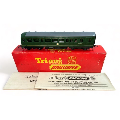 471 - Hornby Triang BR green M79628 Diesel Railcar No. R157, generally excellent in excellent to good plus... 