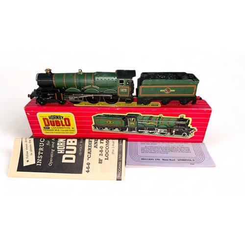 424 - Hornby Dublo 2-rail BR green 4075 Cardiff Castle locomotive and tender No. 2221, generally excellent... 