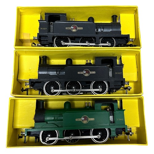 435 - Hornby Dublo 0-6-0 tank locomotives, with BR black 31337 (2) and BR green 31340, generally excellent... 