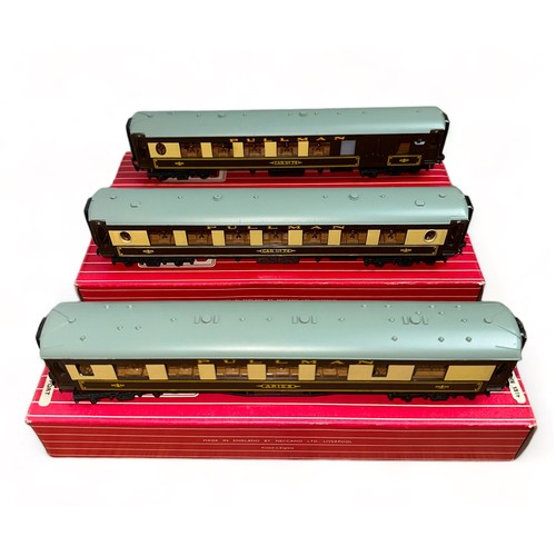 436 - Hornby Dublo Pullman coaches, with Export 1st Aries No. 4185, 2nd Class interior fittings No. 4036 a... 