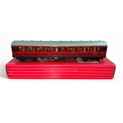 437 - Hornby Dublo Export Suburban 1st/2nd BR maroon M41012 Coach No. 4233, generally excellent in excelle... 