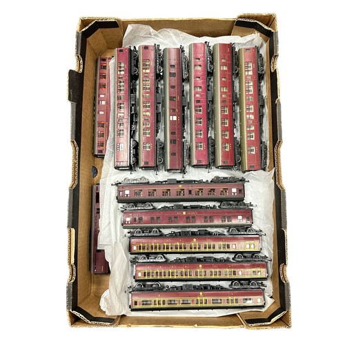 398 - OO gauge unboxed coaches, range of Hornby, Lima, Triang, etc., BR & LMS maroon liveries, generally e... 