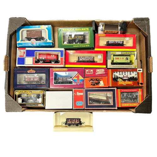 396 - HO-OO gauge wagon collection, Qty 38, generally excellent in excellent to good boxes, with range of ... 