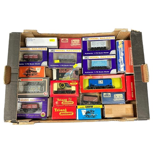 396 - HO-OO gauge wagon collection, Qty 38, generally excellent in excellent to good boxes, with range of ... 