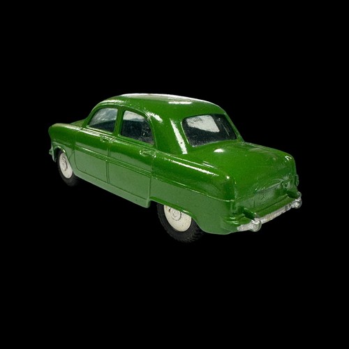 104 - Corgi Ford Consul green with flat spun hubs No. 200M, generally good plus (some scratches to roof & ... 