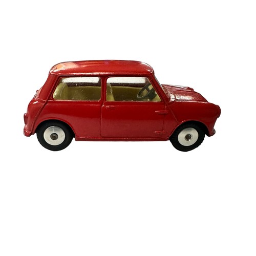 127 - Corgi Austin Se7en red with lemon interior No. 225, generally excellent in excellent box (small inde... 