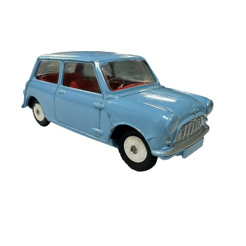 128 - Corgi Morris Mini-Minor blue with red interior and flat hubs No. 226, generally excellent in excelle... 