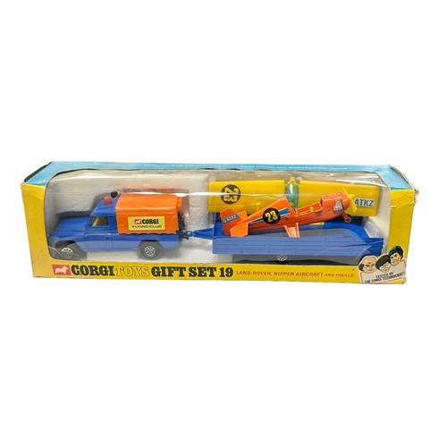 254 - Corgi Land Rover & Aircraft gift set No. 19, good plus (unattached LR tow bar) in good 1st issue win... 