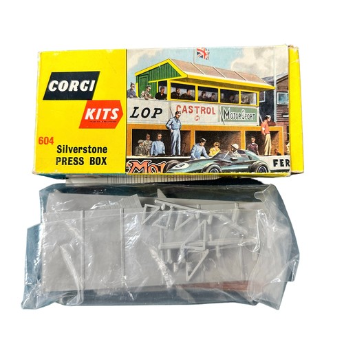 322 - Corgi Kits collection of unmade plastic kits, generally excellent in excellent to good boxes, with S... 