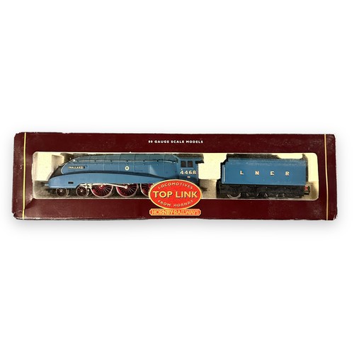 451 - Hornby Top Link pair of locomotives, generally excellent in excellent to good plus window boxes, wit... 