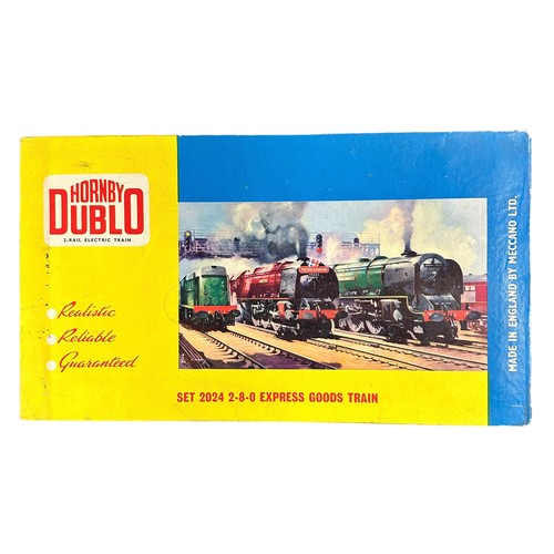 428 - Hornby Dublo Express Goods 2-rail set No. 2024, generally excellent in excellent to good plus box (l... 