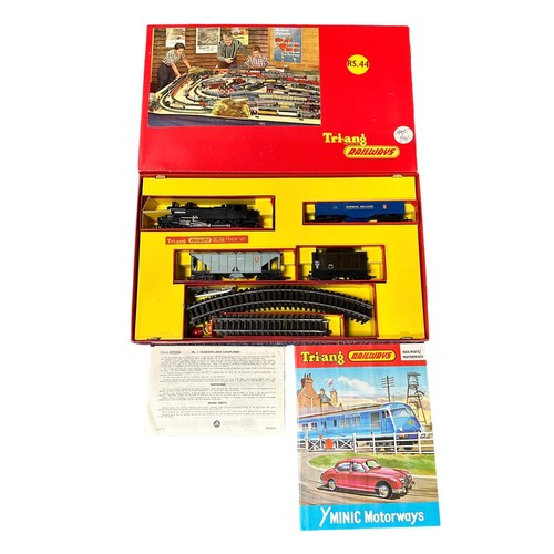 465 - Hornby Triang SNCF train set No. RS.44, generally excellent in excellent box, with SNCF black 2-6-2T... 