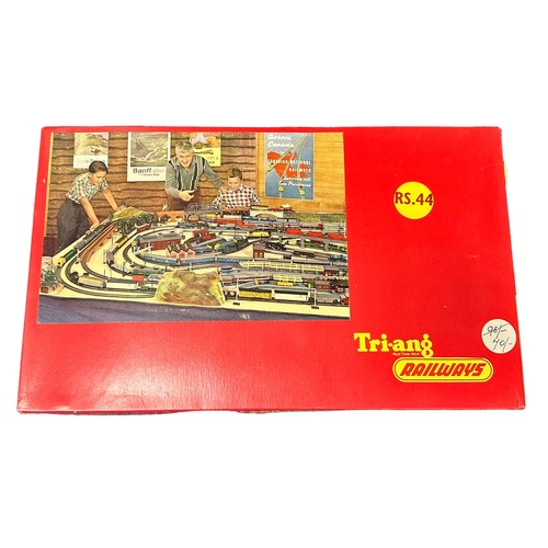 465 - Hornby Triang SNCF train set No. RS.44, generally excellent in excellent box, with SNCF black 2-6-2T... 