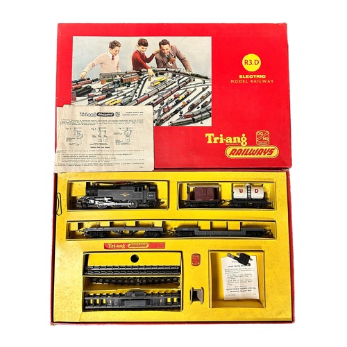 462 - Hornby Triang Freight train set No. R3.D, generally excellent in good plus in good plus box (tear to... 