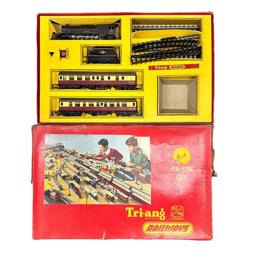 392 - 00 gauge collection, with Triang train set (in good fair box) No. R3A, unboxed locomotives (3), coac... 