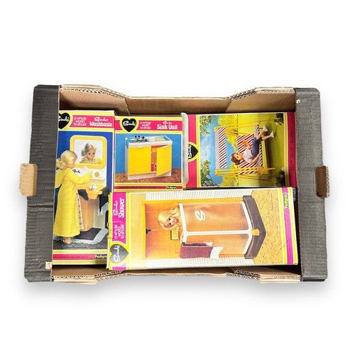 25 - 1970s Sindy collection, generally excellent to good plus in good plus Pedigree boxes (Sindy S collec... 