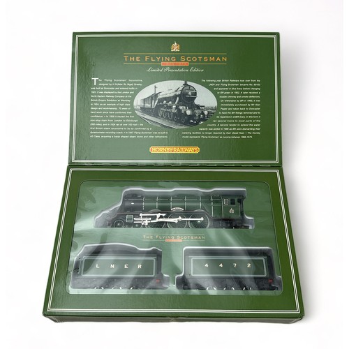 463 - Hornby limited presentation edition 1966-73 LNER green 4472 Flying Scotsman 4-6-2 locomotive and two... 