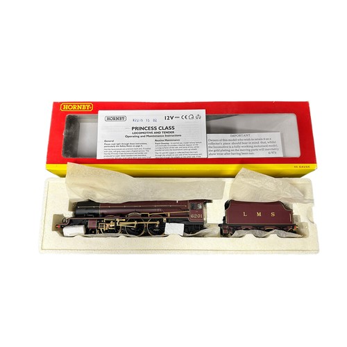 441 - Hornby LMS maroon 6201 Princess Elizabeth 4-6-2 locomotive and tender No. R.2215, limited edition go... 