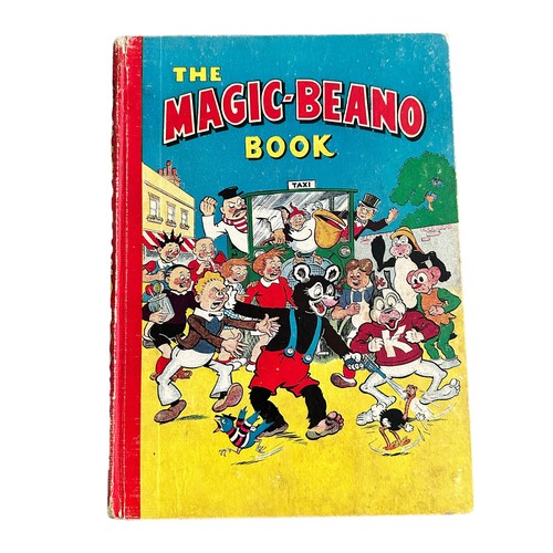 526 - 1949 The Magic Beano Book D.C.Thomson & Co Ltd. Nice clean copy of this rare Beano book, minimal spi... 