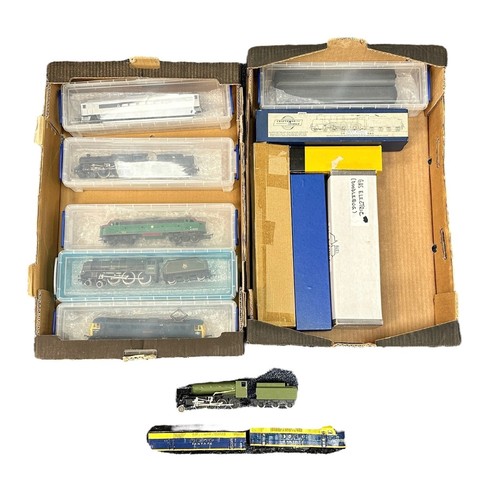 385 - OO gauge scratch or kit-built collection, generally excellent to good in good boxes (where present),... 