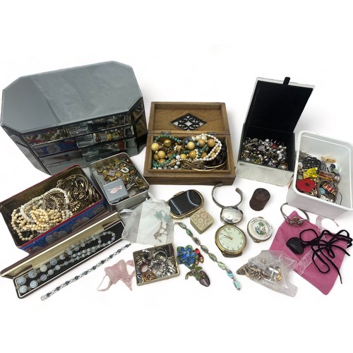 63 - A quantity of jewellery, mostly costume, some cultured pearl necklaces, hardstone jewellery, a box o... 