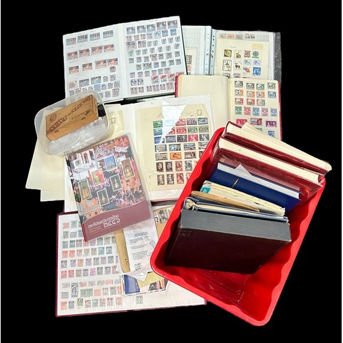 20 - World stamp collection in ten albums / stockbooks, to include; USA, Great Britain, Egypt, Germany, T... 