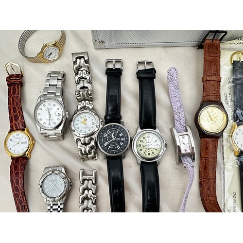 108 - A collection of 20 watches including Sekonda, Pulsar etc.  Two boxed.  Also a watch storage case and... 