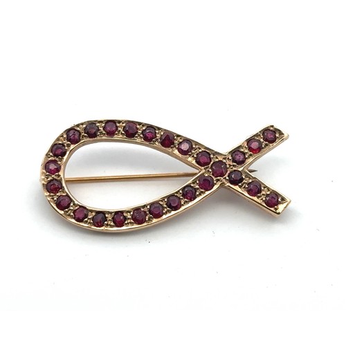 62 - A 9ct gold and ruby 'fish' brooch, 38m in length. Marks to reverse. Weight 5.6g. Pin tests as 9ct.

... 