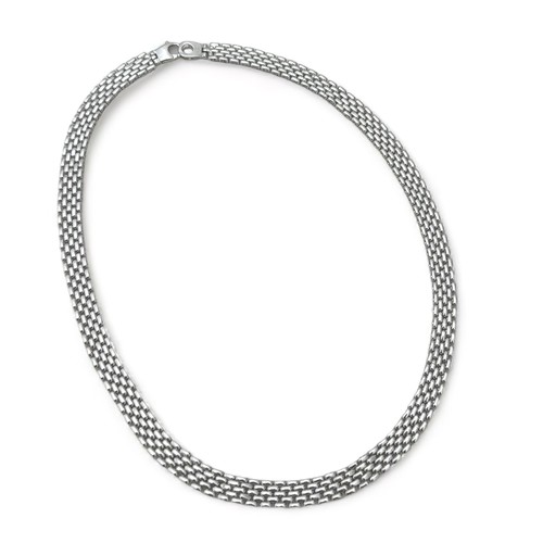 23 - A hallmarked 9ct white gold 'panther' style necklet with trigger style clasp/ Length 47cm. Weight 39... 