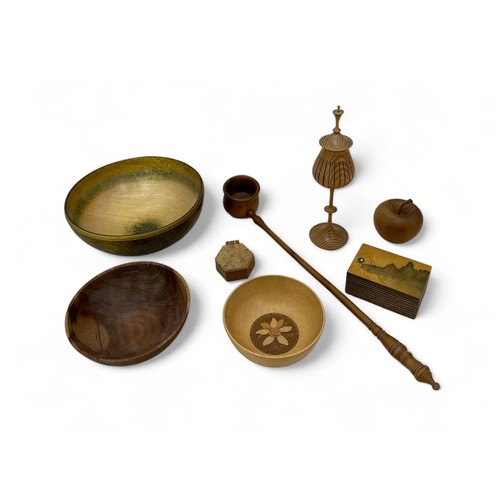 341 - Small range of studio treen /woodware to include bowls by Gerald James, PC, box designed by Lawrence... 