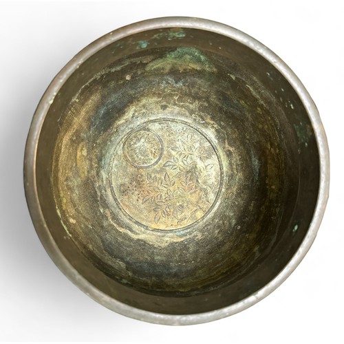 303 - A Japanese bronze jardiniere / planter with 3 clawed dragon design. Diameter of rim approx. 18.5cm.