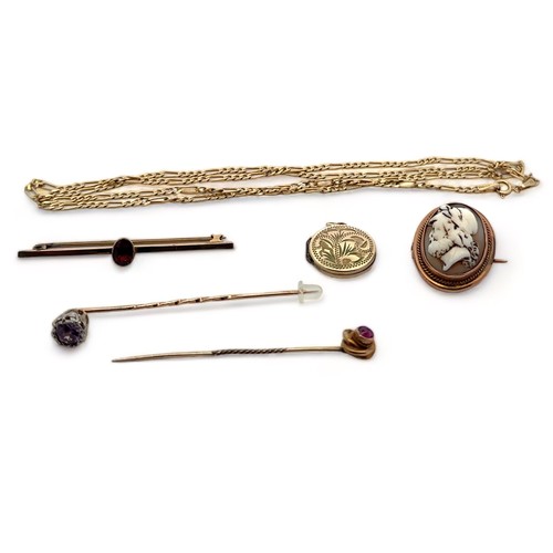 64 - Various gold jewellery items including a 22