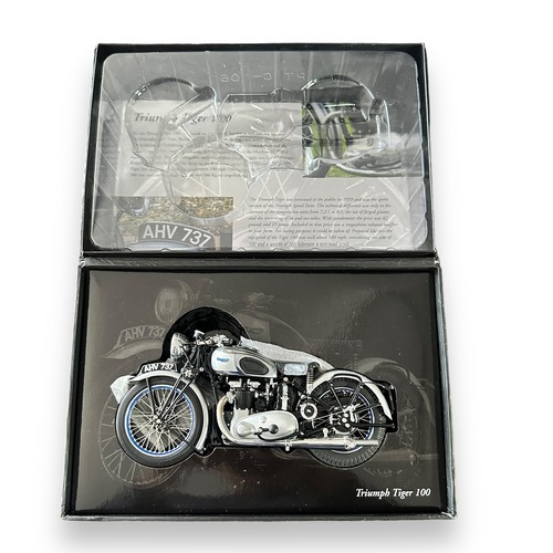 295 - Minichamps 1/12th scale 1939 Triumph Tiger 100 Silver No. 122 133800 (Classic Bike series No. 82), g... 