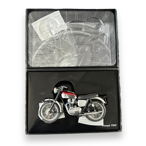 296 - Minichamps 1/12th scale 1961 Triumph TR6R Silver/Red No. 122 133550 (Classic Bike series No. 79), ge... 