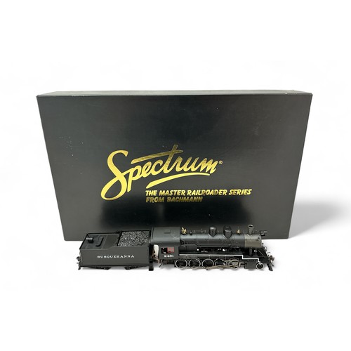 636 - HO Spectrum (Bachmann USA) black 2461 Russian Decapod 2-10-0 locomotive and Susquehanna tender No. 8... 