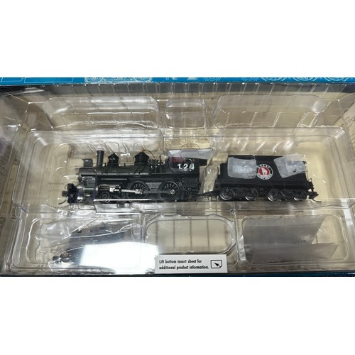 639 - HO Spectrum (Bachmann USA) DCC Sound On Board green/black 124 Great Northern 4-4-0 locomotive and te... 