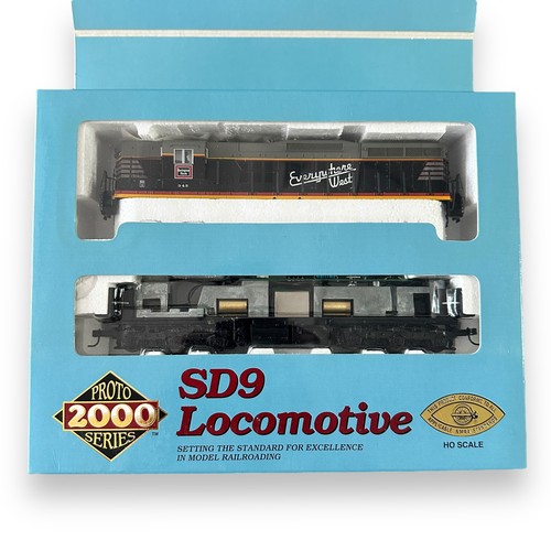 626 - HO Life-Like Trains Proto 2000 series CB & Q 345 SD9 locomotive No. 30034, generally excellent in ex... 