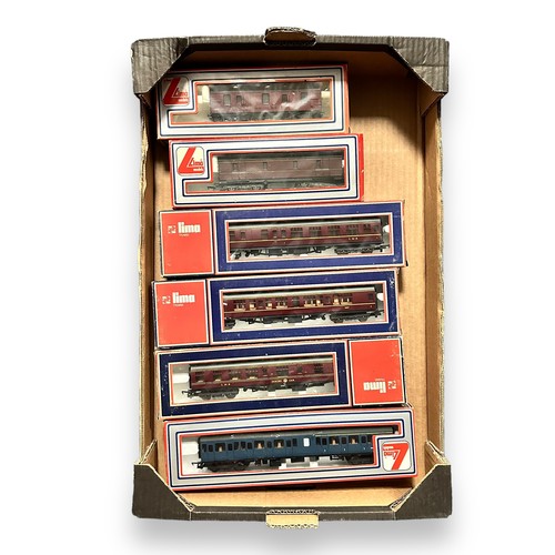 601 - Lima OO gauge collection, generally excellent to good plus in good or better boxes, with coaches (12... 