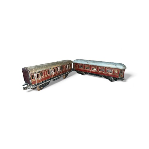 541 - Marklin O gauge pair of LMS bogie coaches, generally good to good fair, with one with seats and tabl... 