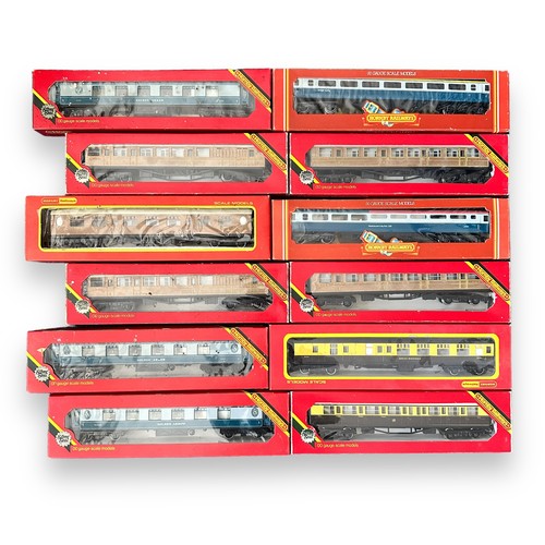 578 - Hornby coach collection, generally excellent in good plus or better boxes, with range of liveries in... 