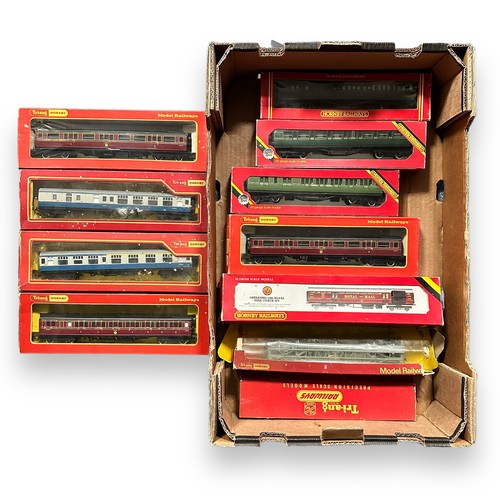 579 - Hornby collection, generally excellent in good or better boxes, with coaches (11) and wagons (20). C... 