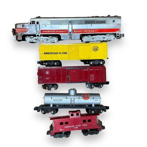 540 - AC Gilbert American Flyer Silver Streak locomotive, boxcar wagons (2), Gulf tanker and caboose, gene... 