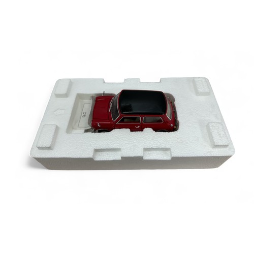 266 - Franklin Mint 1/24th scale 1967 Mini Cooper red with black roof No. B11E842, generally excellent in ... 