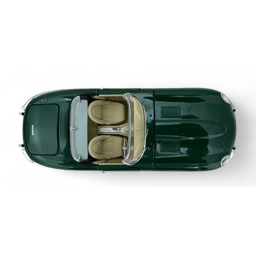 270 - Franklin Mint 1/24th scale Jaguar E-Type drophead green with cream interior No. B11TC05, generally e... 