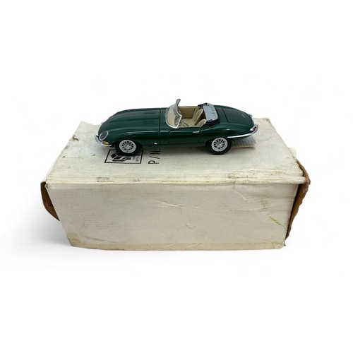 270 - Franklin Mint 1/24th scale Jaguar E-Type drophead green with cream interior No. B11TC05, generally e... 