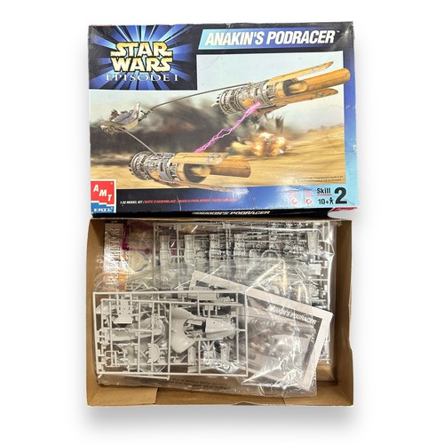 675 - AMT Ertl 1/32nd scale Star Wars Anakin's Podracer No. 30122, unmade and unpainted plastic model kit,... 