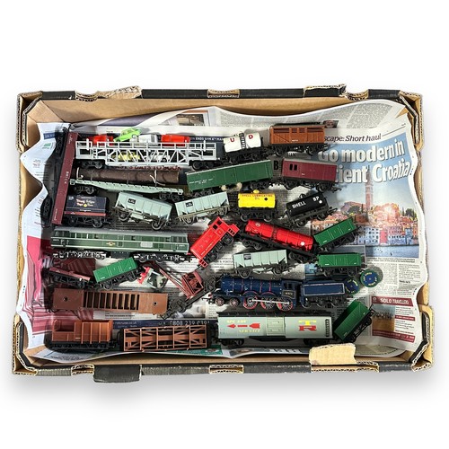 551 - OO gauge unboxed collection, mainly Hornby Triang locomotives (3-some detailing), wagons (20+) inclu... 