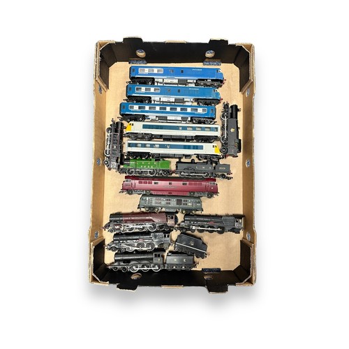 545 - OO gauge unboxed locomotives, range of Hornby, Triang, Lima, etc., generally excellent to good, with... 