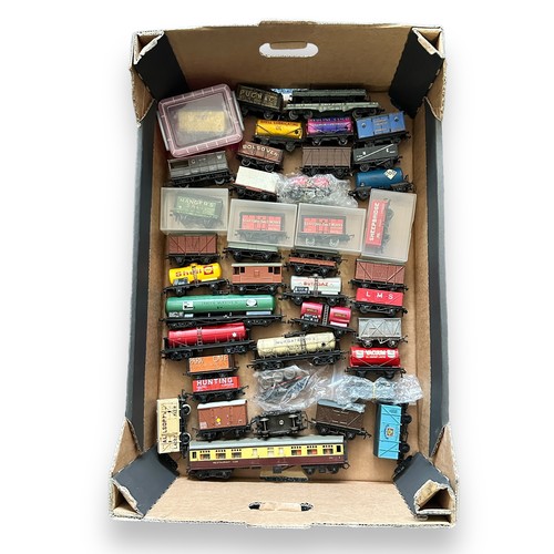 548 - OO gauge unboxed wagons, range of Wrenn, Hornby, Dublo, etc., plus scratch or kit-built and repaints... 