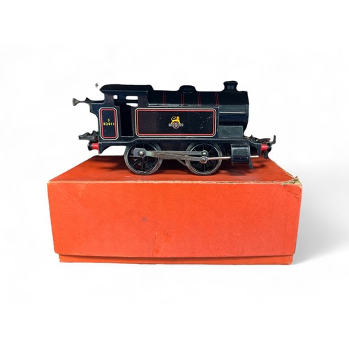 538 - Hornby O gauge BR black 82011 0-4-0T clockwork (without key) locomotive No. 40, generally excellent ... 